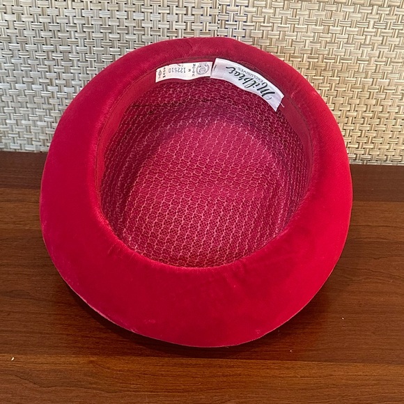 🌟HP🌟VTG 1950s Red Velvet & Pleated Satin Breton Hat by Milbrae Exclusives - Picture 11 of 14